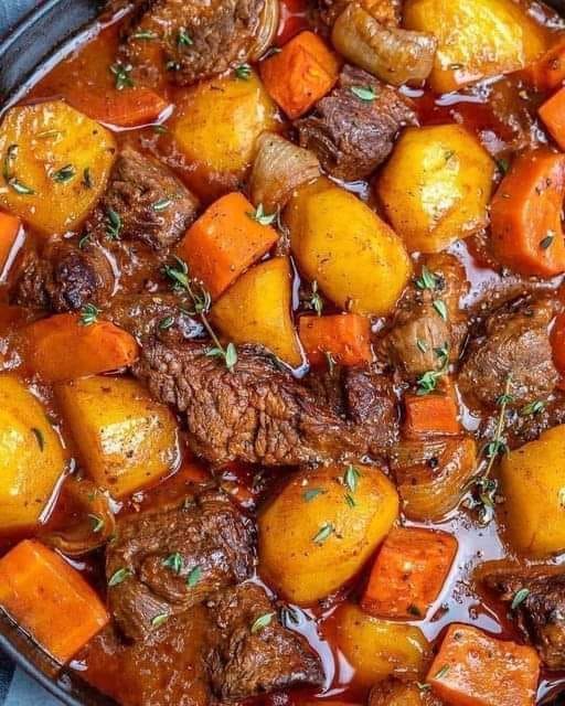 Classic Hearty Beef Stew: A Comforting One-Pot Meal