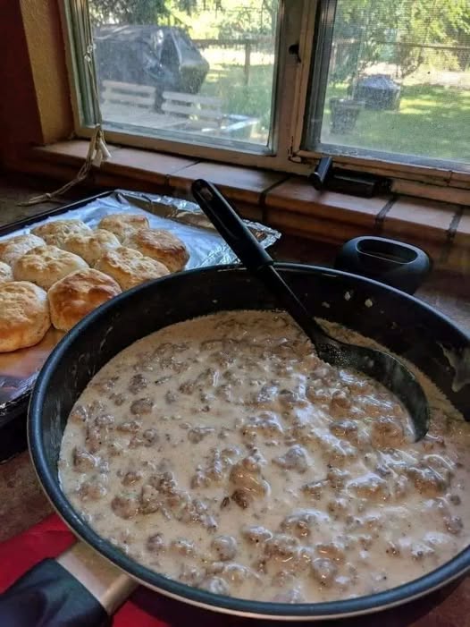 Pioneer Woman Sausage Gravy: A Hearty, Comforting Classic