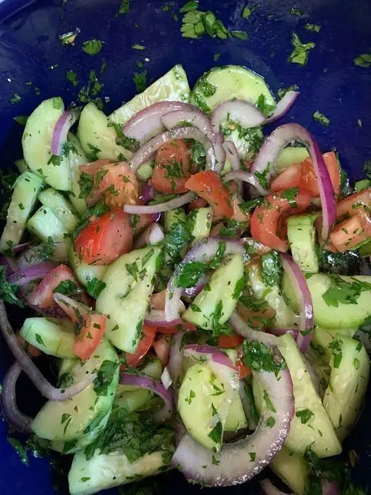 Refreshing Cucumber and Tomato Salad: A Light and Zesty Side Dish