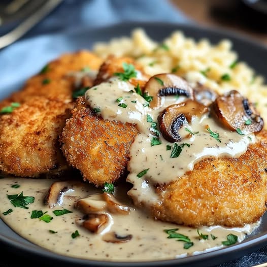 Golden Crunch Chicken in Creamy Parmesan Mushroom Sauce: A Deliciously Savory Dinner