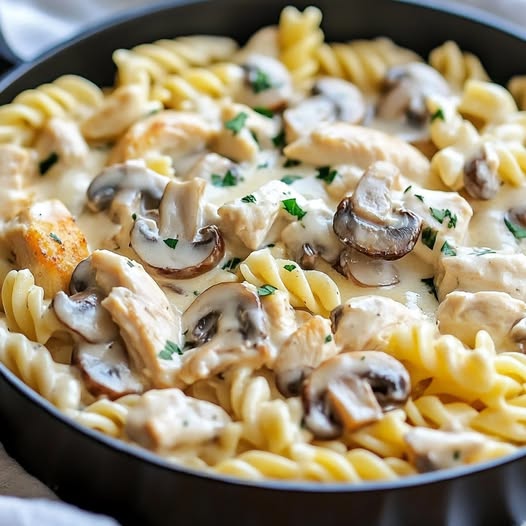 Ultimate Creamy Chicken & Mushroom Pasta: A Rich and Flavorful Delight