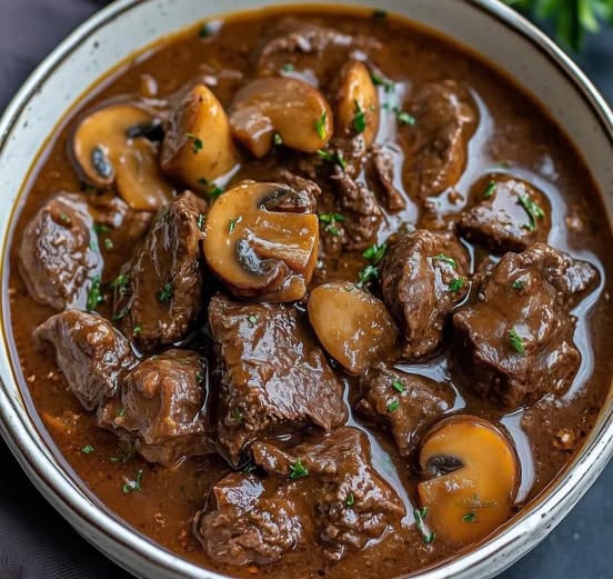 Slow Cooker Beef and Mushroom Stew: Hearty and Flavorful Comfort Food