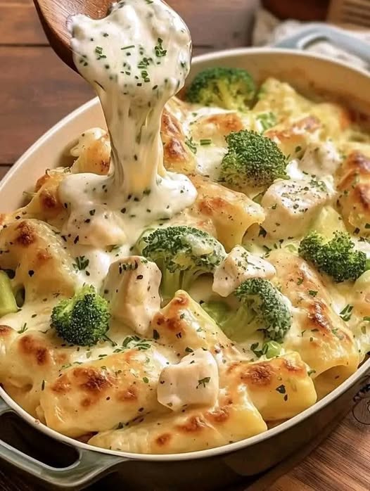 Chicken and Broccoli Baked Alfredo: A Comforting, Cheesy Deligh