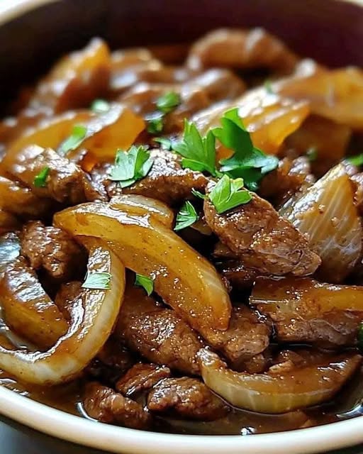 Sautéed Beef with Onions: A Tasty and Quick Dish