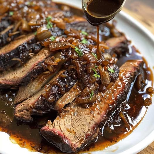 Braised Beef Brisket with Caramelized Onions: A Rich and Tender Comfort Dish