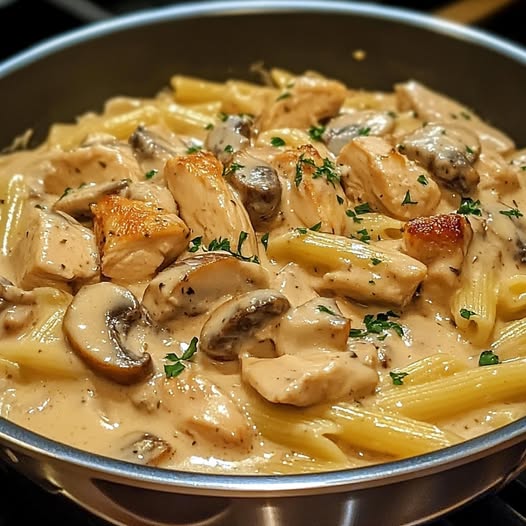 Decadent Creamy Chicken & Mushroom Pasta: A Luxurious Comfort Dish