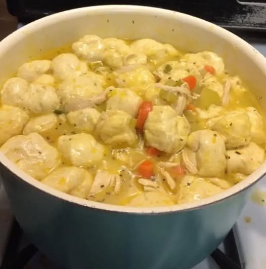 Hearty Crock Pot Chicken and Dumplings: A Comforting Weeknight Classic