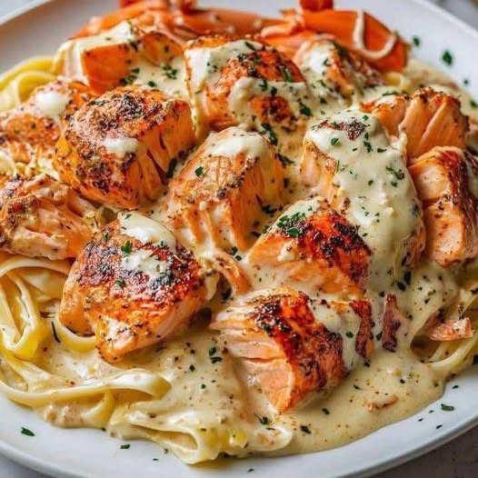 Cajun Lobster and Salmon Alfredo: A Flavorful, Creamy Seafood Delight