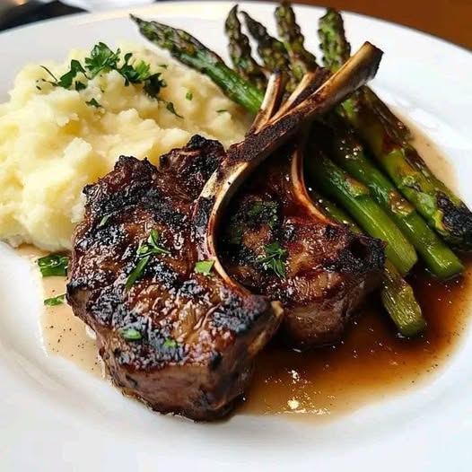 Grilled Lamb Chops with Mashed Potatoes and Asparagus: A Perfectly Elegant Meal