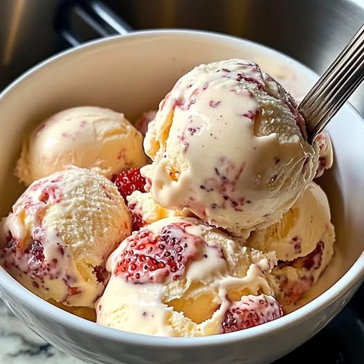 Homemade Strawberry Vanilla Bean Ice Cream: A Creamy, Fruity Delight