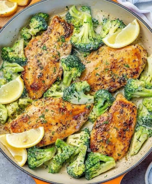 One-Pan Creamy Chicken and Broccoli: A Weeknight Savior