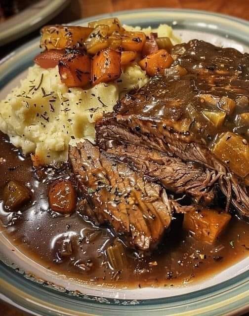 Beef and Gravy Over Mashed Potatoes: A Comforting, Hearty Meal