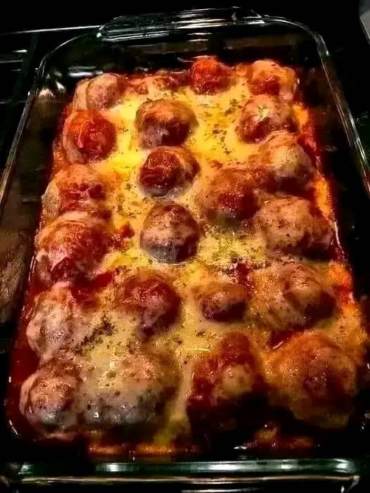 Hearty Meatball Casserole: A Comforting, Family-Friendly Meal