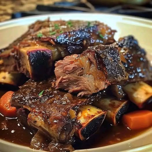 Slow-Cooked Beef Short Ribs in a Crockpot: Tender, Flavorful Comfort Food