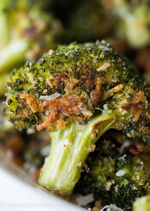 Parmesan Roasted Broccoli: A Crispy, Cheesy Side Dish Delight