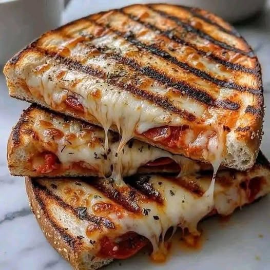 Grilled Pizza Sandwich – A Fun and Flavorful Twist on Pizza