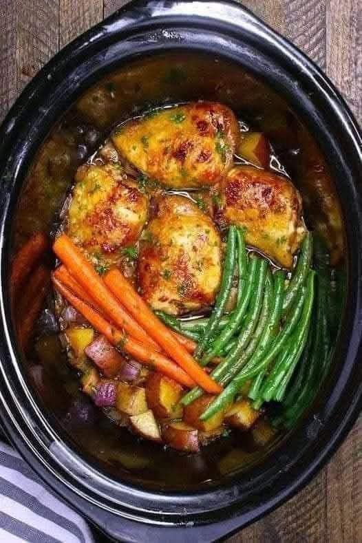 Slow Cooker Honey Garlic Chicken: A Sweet and Savory Comfort Dish