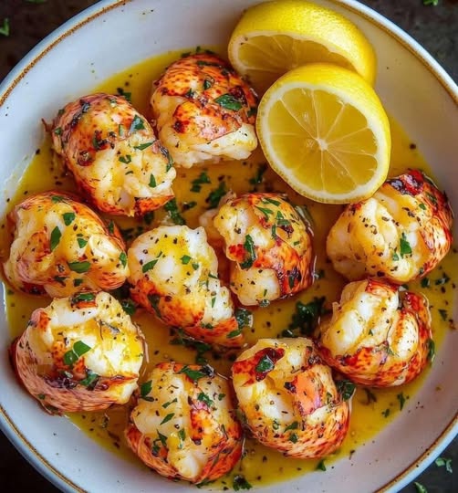 Luxurious Lobster Bites in Aromatic Garlic Butter Sauce: A Seafood Indulgence