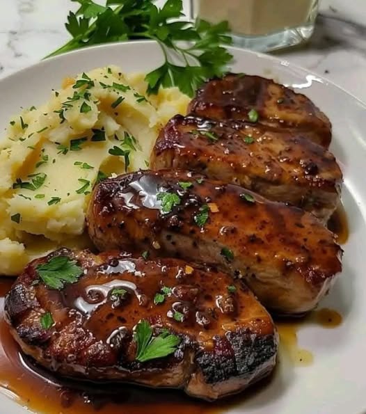 Honey Garlic Pork Chops with Mashed Potatoes: A Flavorful Comfort Meal