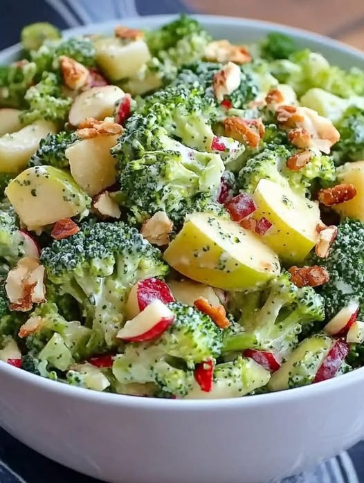 Crunchy Broccoli Apple Salad: A Fresh, Tangy, and Nourishing Delight