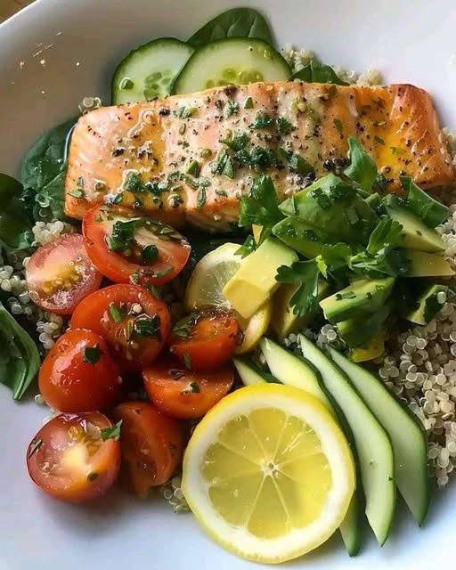 "Lemon Herb Salmon and Avocado Quinoa Bowl – A Light, Refreshing, and Nutritious Meal"