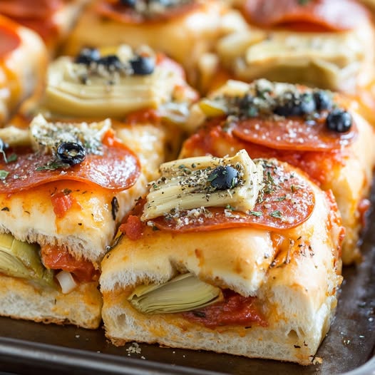 Ultimate Pizza Supreme Sliders – Party-Perfect and Irresistibly Cheesy!