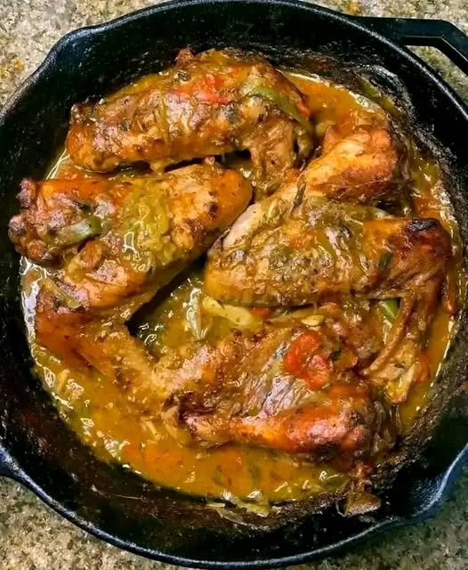 One Pan Smothered Turkey Wings: A Delicious, Easy, and Flavorful Comfort Meal