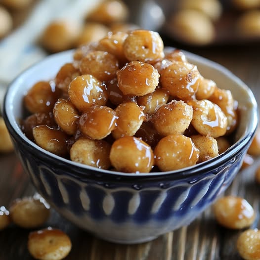 "Cinnamon Caramel-Coated Oyster Crackers: A Sweet and Crunchy Snack Delight"