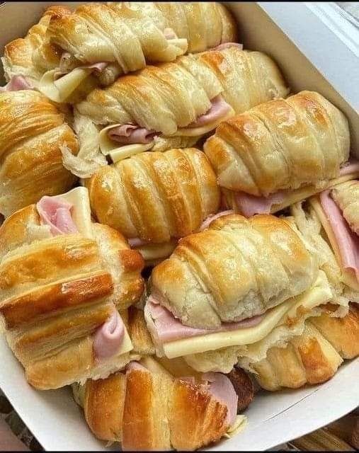 "Ham and Cheese Croissants: A Flaky, Cheesy Delight for Any Time of Day"