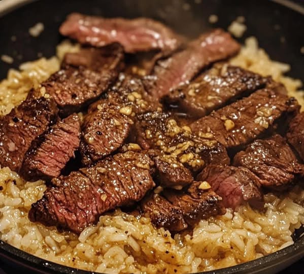 Honey Garlic Butter Steak and Rice Skillet: A Flavor-Packed One-Pan Meal