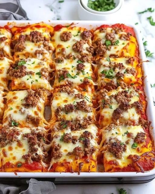 Cheesy Beef Pizza Casserole: A Family Favorite Dinner