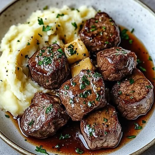 Garlic Butter Steak Bites and Mash: A Perfect Comfort Meal