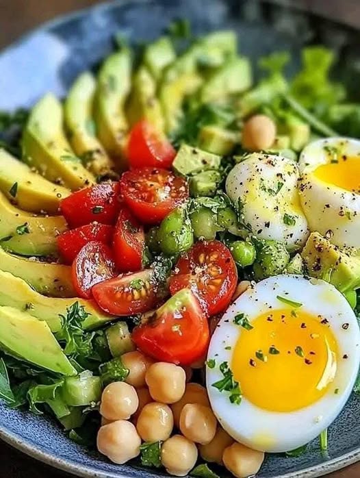 Avocado, Egg, and Chickpea Salad: A Nutritious and Flavorful Delight