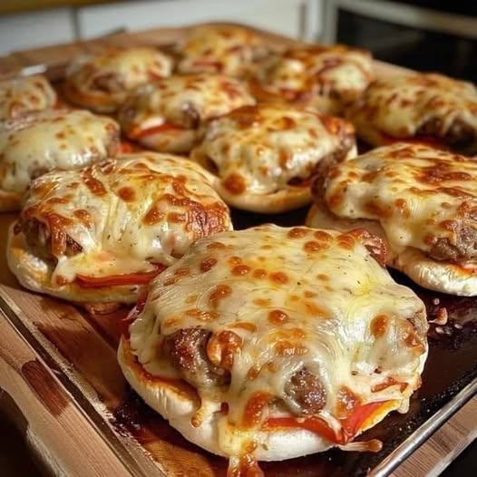 Mini Pizza Burgers: The Perfect Blend of Pizza and Burger in a Bite-Sized Delight