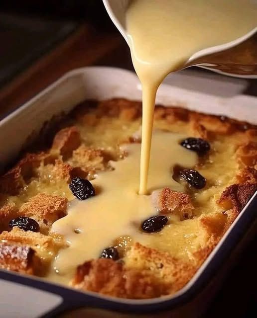 Grandma’s Old-Fashioned Bread Pudding with Vanilla Sauce: A Warm, Comforting Classic