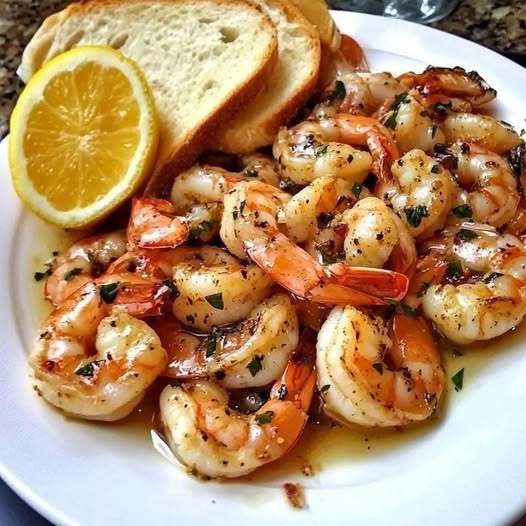 Garlic Butter Shrimp with Toasted Bread: A Flavor-Packed, Savory Delight