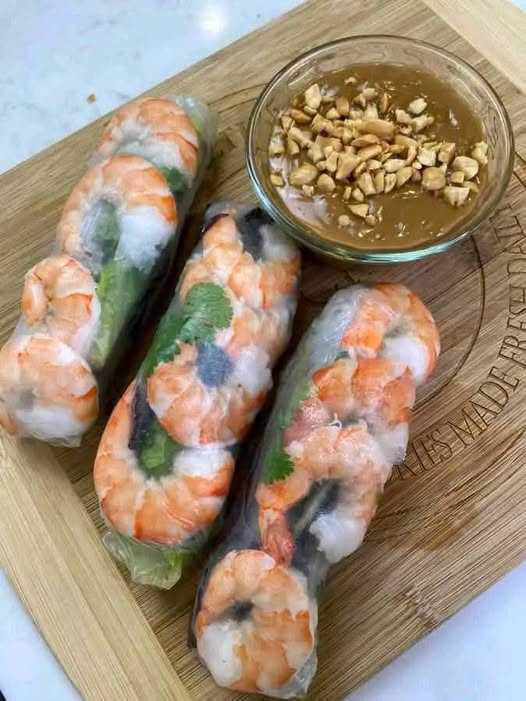 Peanut Dipping Sauce for Vietnamese Shrimp Spring Rolls: A Rich and Flavorful Dip