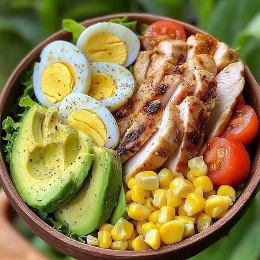 Grilled Chicken Protein Bowl: A Fresh and Healthy Meal