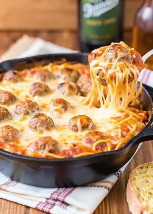 Baked Spaghetti and Meatballs: A Comforting Family Favorite!