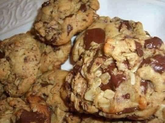 Peanut Butter Oatmeal Chocolate Chunk Cookies: A Perfect Blend of Nutty, Sweet, and Chocolatey