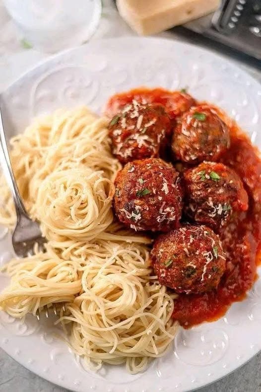 A Comforting Italian Classic: Spaghetti and Meatballs