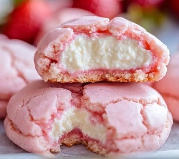 Strawberry Cheesecake Cookies