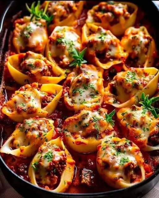 Baked Shells with Pesto, Mozzarella, and Meat Sauce