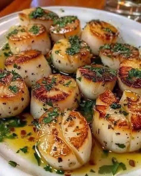 Garlic Butter Baked Scallops: A Rich and Flavorful Seafood Delight