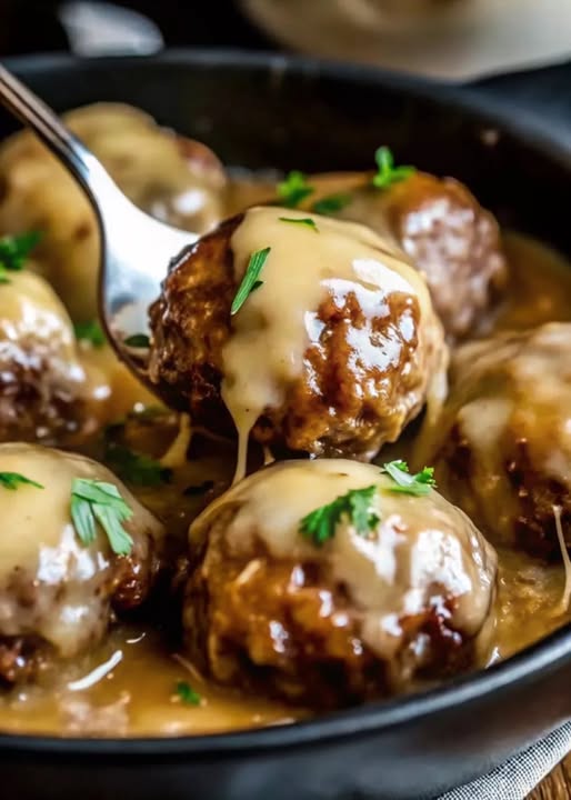 Slow Cooker French Onion Meatballs: A Comforting, Savory Delight