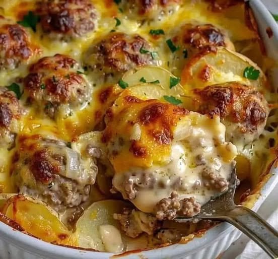 Meatballs with Potatoes and Cheese – A Hearty Comfort Dish with a Creamy Twist