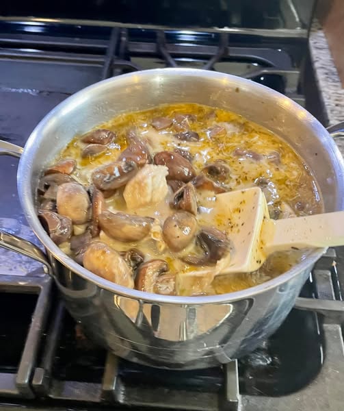 Creamy Chicken Mushroom Soup – A Cozy, Comforting Delight