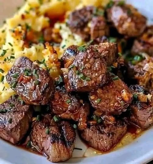 Garlic Butter Steak Bites and Cheesy Smashed Potatoes – A Perfect Comfort Meal