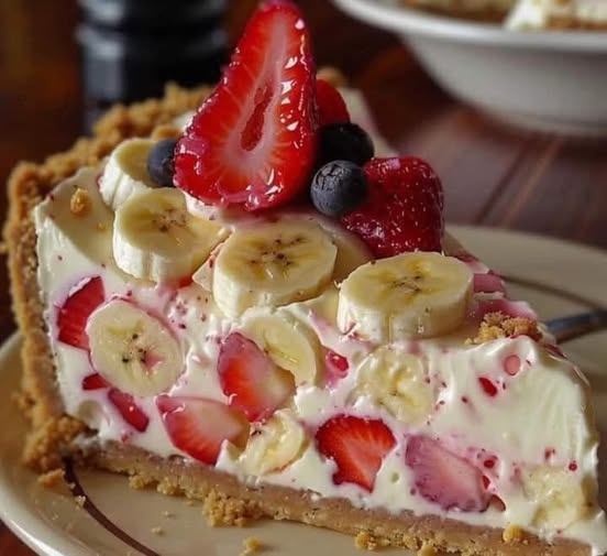 Banana-Strawberry Cheesecake Fantasy – A Creamy Dream of Sweetness and Fruit!