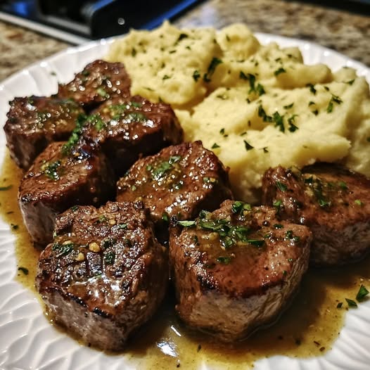 Garlic Butter Steak Bites and Mash